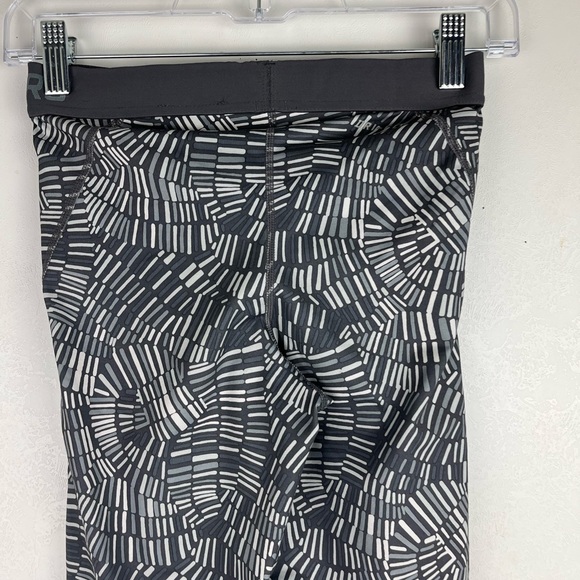 Nike Pro Hypercool Drift Capri Leggings Gray White Mid Rise Athletic Small - Picture 8 of 12